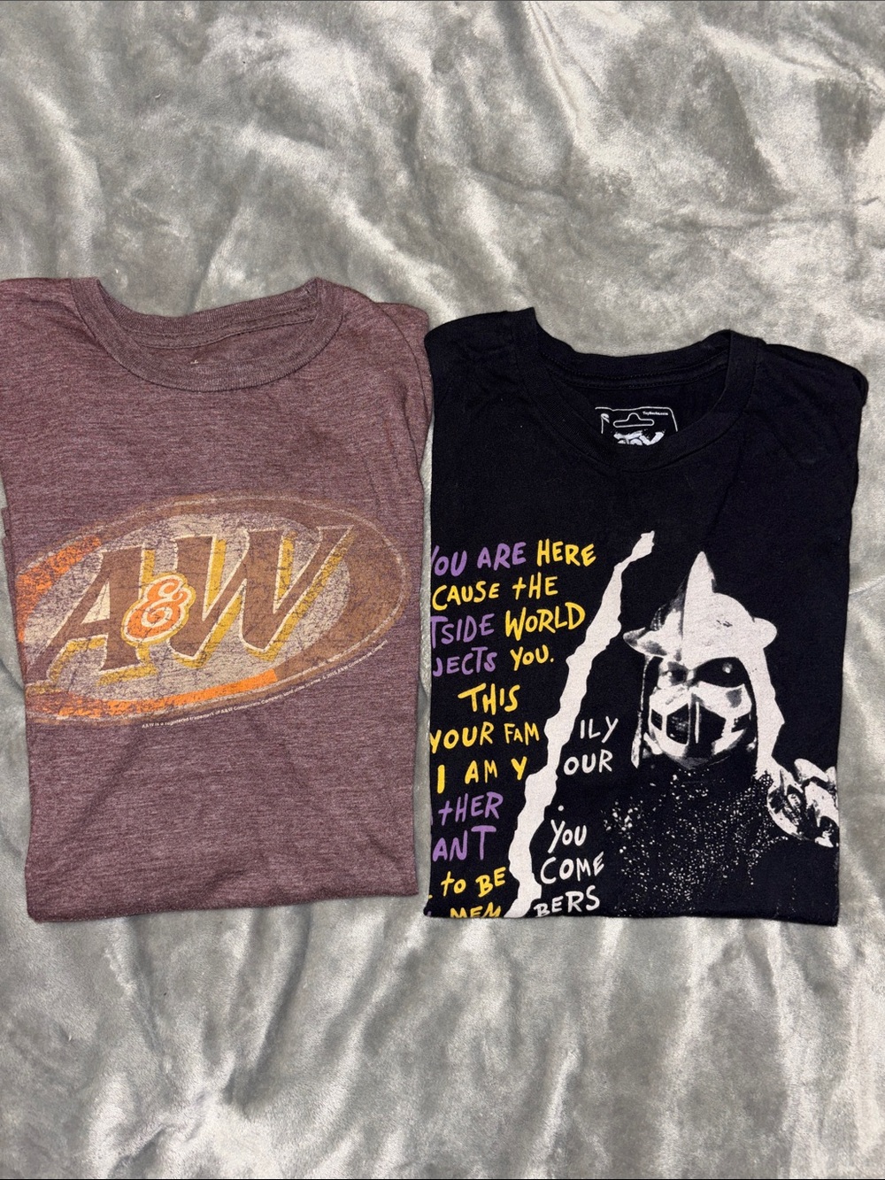 Lot of 2 size Small graphic tees like new